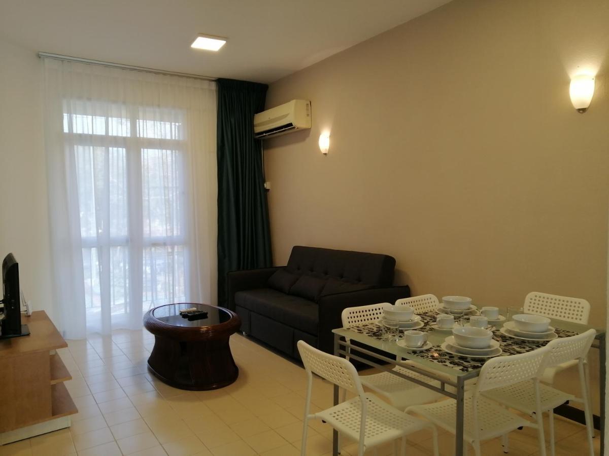 Bayu Emas Apartment By Wellington Resorts Batu Ferringhi Exterior foto
